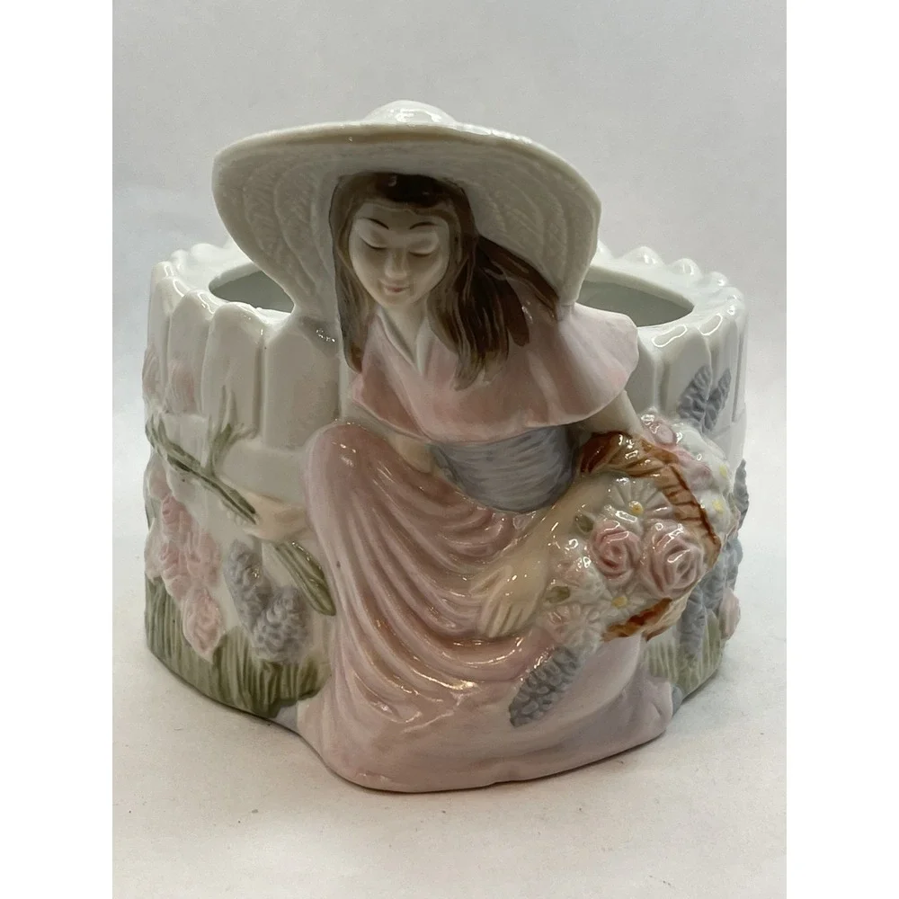 Teleflora Girl Planter Girl With Hat By Fence‎ 1982 Tiawan
